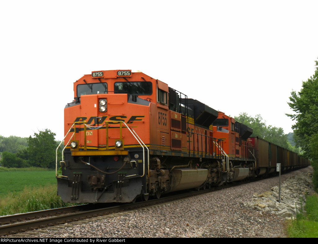 BNSF 8755